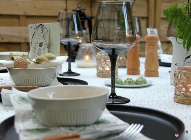 sommerliche Tischdekoidee mit Graspapier