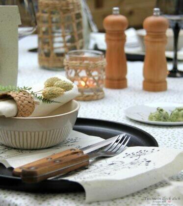 Sommerliche-Tischdekoration-mit-Graspapier