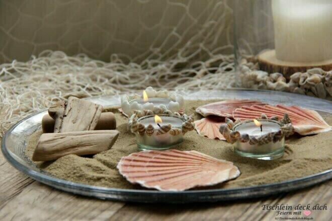 maritime Tischdekoration mit Muscheln
