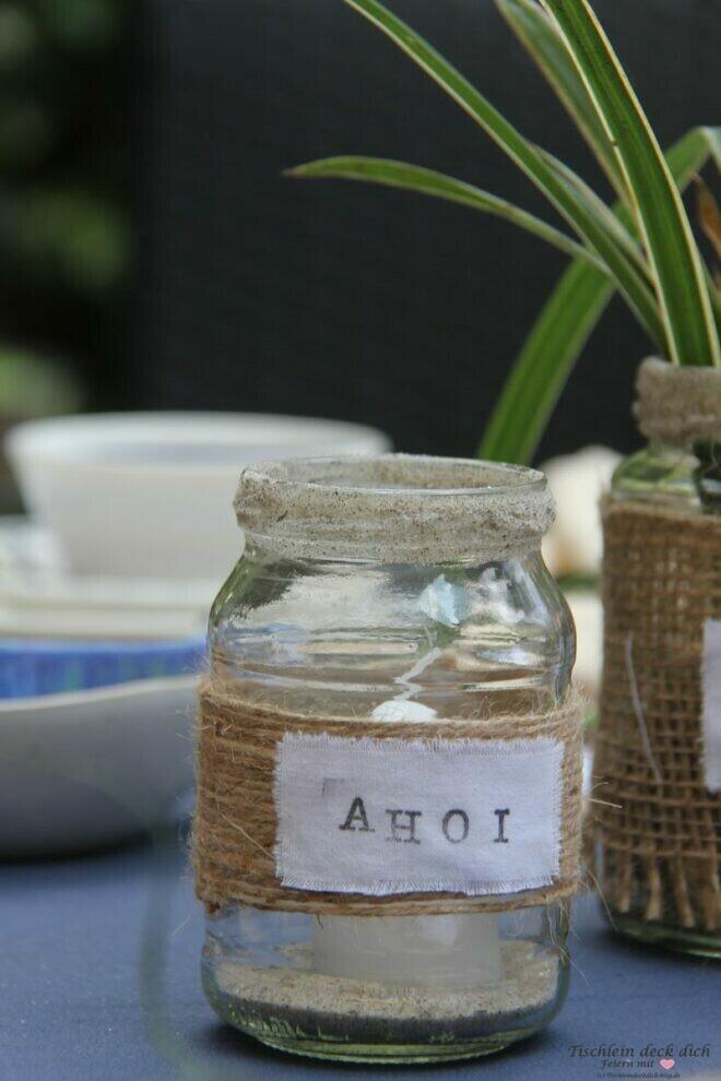 maritime Tischdekoration im Garten