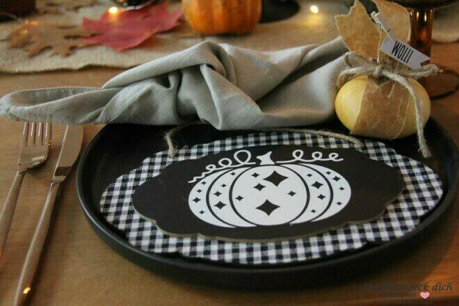 Tischdeko-fuer-Thanksgiving-Tischkarte