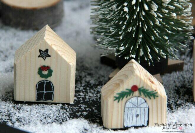 Kleine Holzhäuschen gestalten für ein weihnachtliches Miniaturdorf