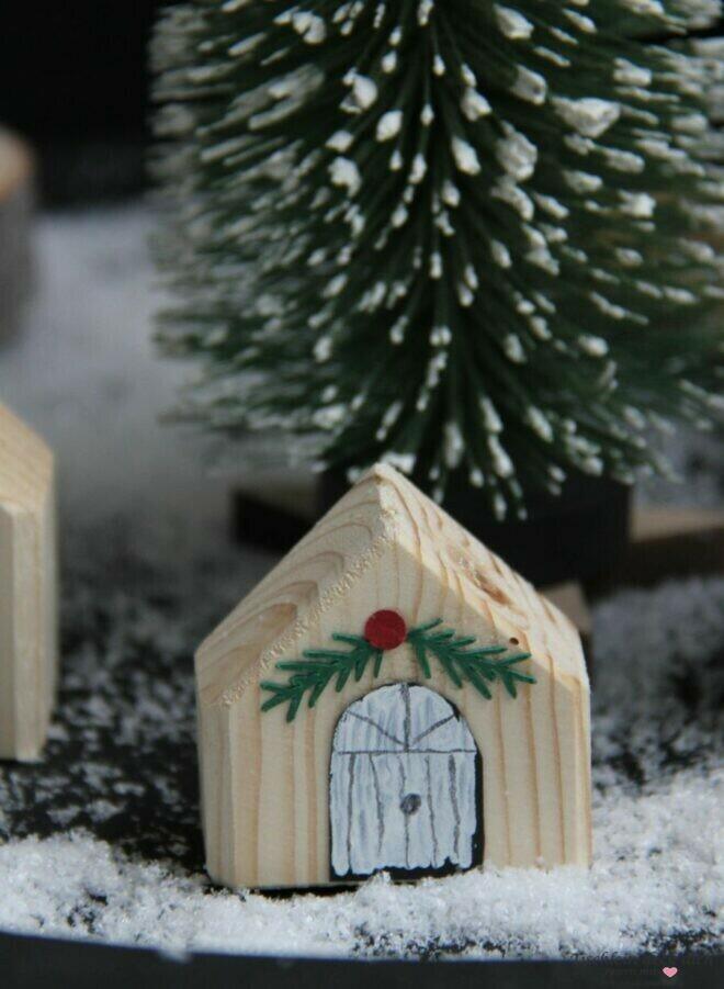 Mini-Holzhaus verzieren mit Hilfe des Plotters