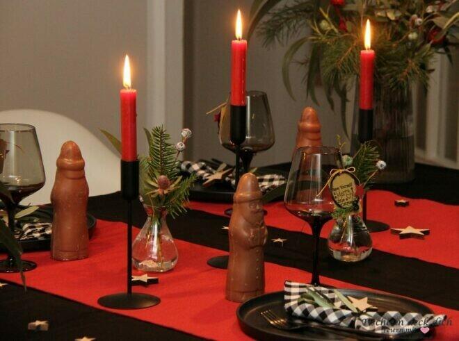 Tischdekoration zum Nikolaus oder für Weihnachten in rot schwarz