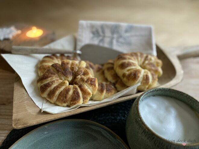 leckere Blätterteig Apfelringe mit Zimt und Zucker