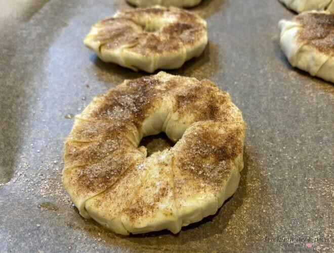 Leckeres Blätterteiggebäck mit Äpfeln