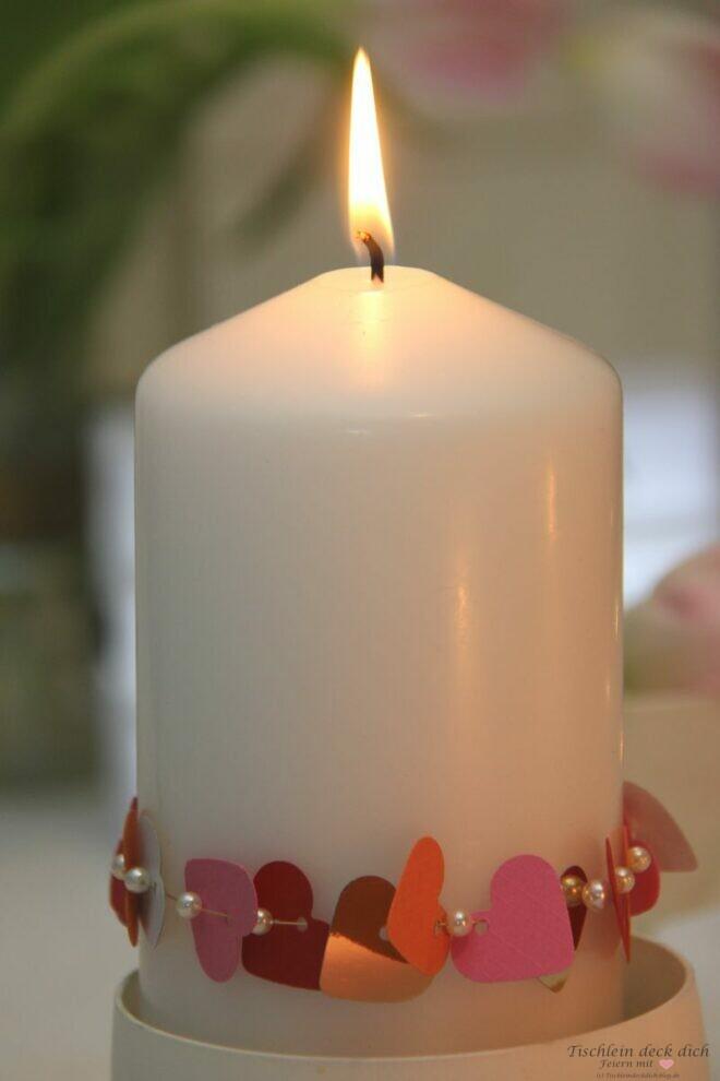 Kerzendekoration für den 24. Februar