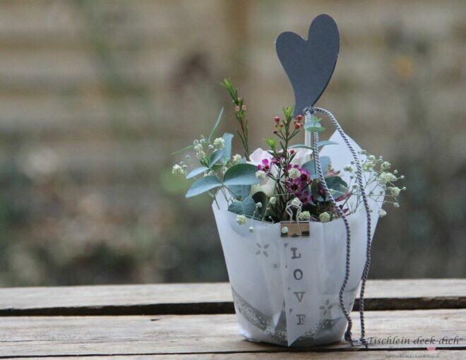 kleines Blumengesteck für Verliebte