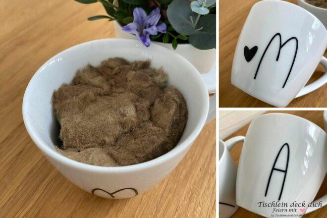 braune Blumensteckmasse Sideau in weißer Porzellantasse und zwei beschriftete Tassen mit A und M