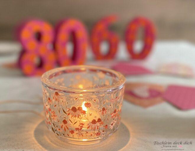 Teelicht mit Blumenmuster für die Tischdeko zum 60. Geburtstag
