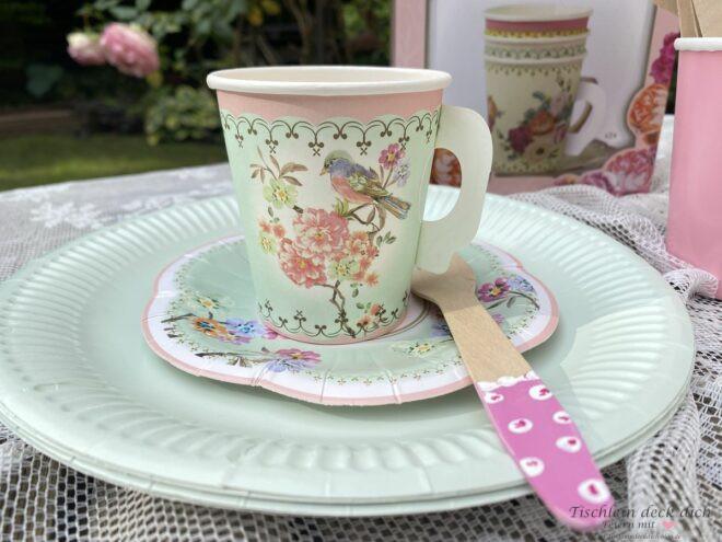 Pappgeschirr zum Picknicken im romantischen Vintage Style