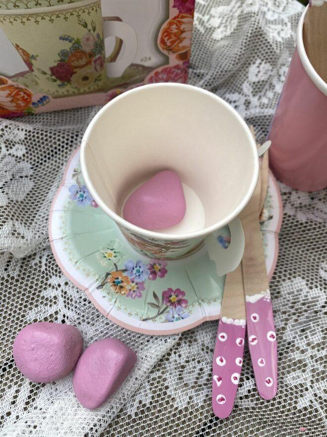 Pappgeschirr zum Picknicken im romantischen Vintage Style