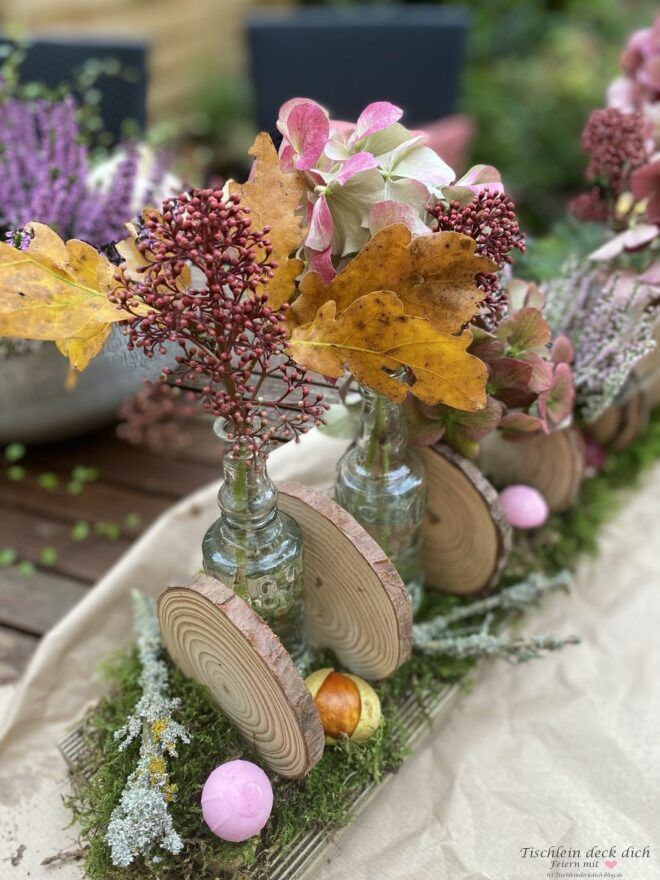 herbstliche Dekoration mit Hortensien und Skimmi