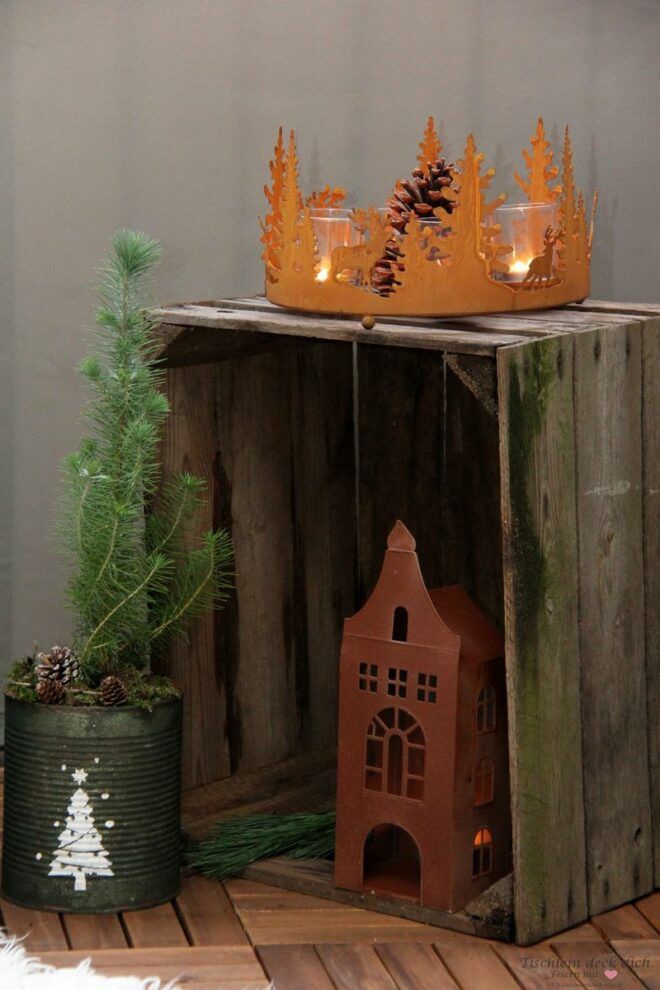 alte Weinkiste für die Weihnachtsdeko