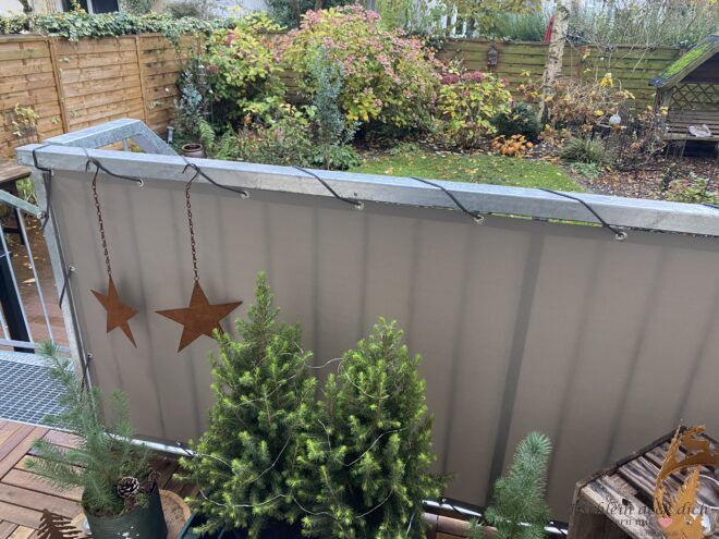 Balkonsichtschutz in der Weihnachtsdeko