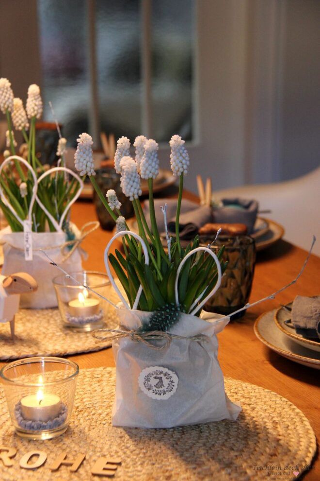 Ostertafel gestalten mit weißen Perlhyazinthen