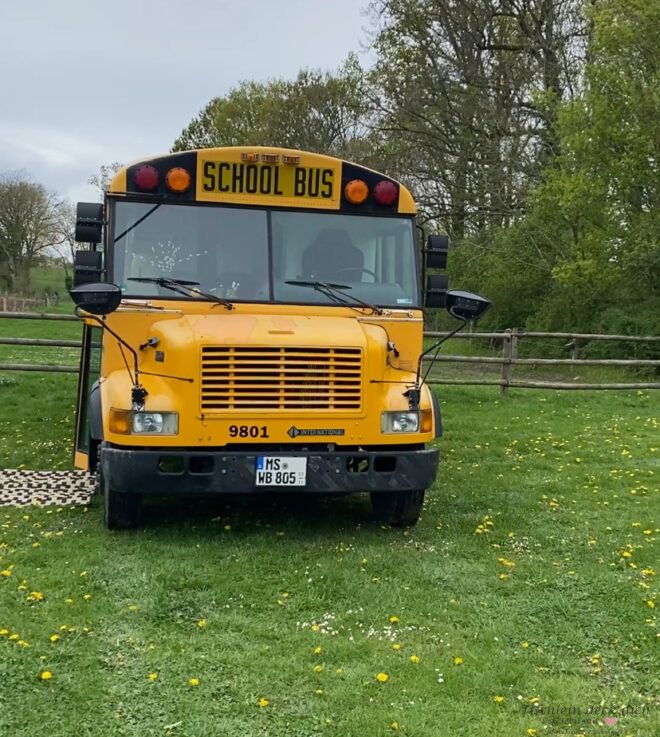 Stellplatz in Holthausen für amerikanischen Schulbus