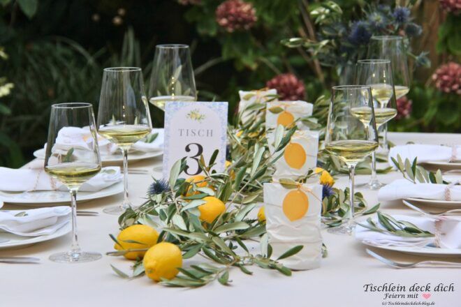 mediterrane Hochzeit feiern mit Tischdeko mit Zitronen und Olivenzweigen