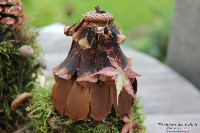 Wichtelhaus Dach aus Zapfen