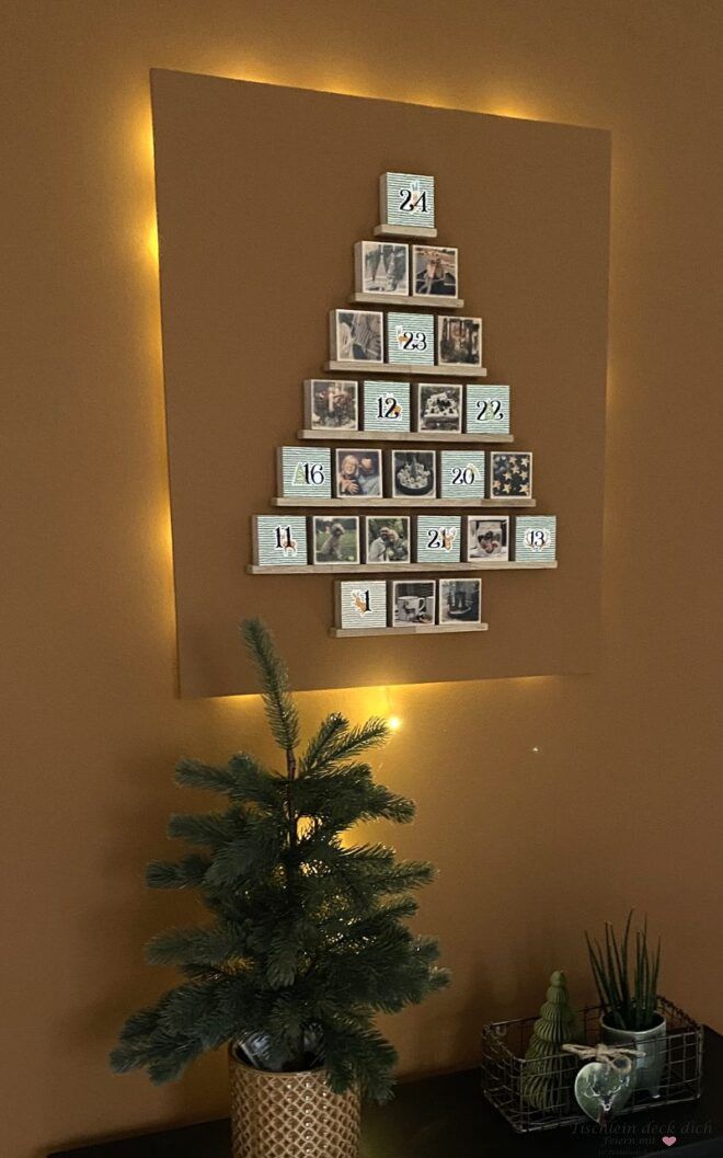 Adventskalender in Tannenbaumform mit Fotoklötzen aus Holz