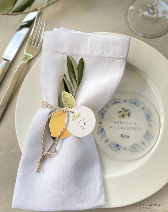 Serviettendekoration für mediterrane Hochzeit mit Zitrone