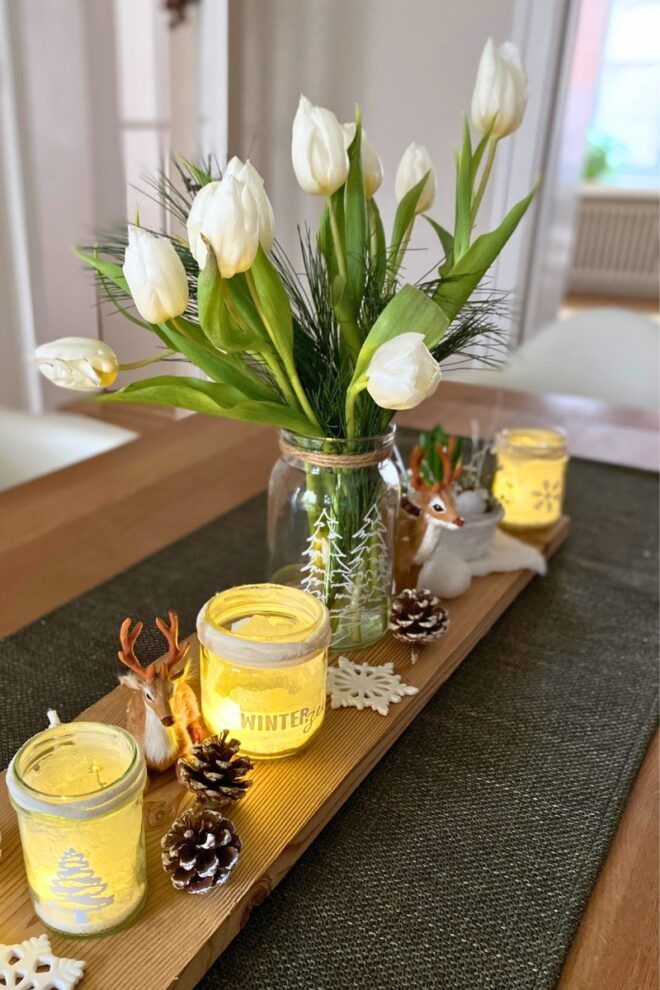 Holzbrett winterlich dekoriert