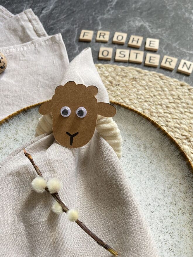 Bastelidee für Ostern: Niedliche Schaf-Serviettenringe