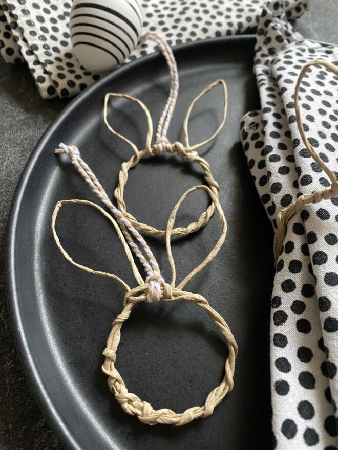 Serviettenring Osterhase aus Papierdraht einfach basteln