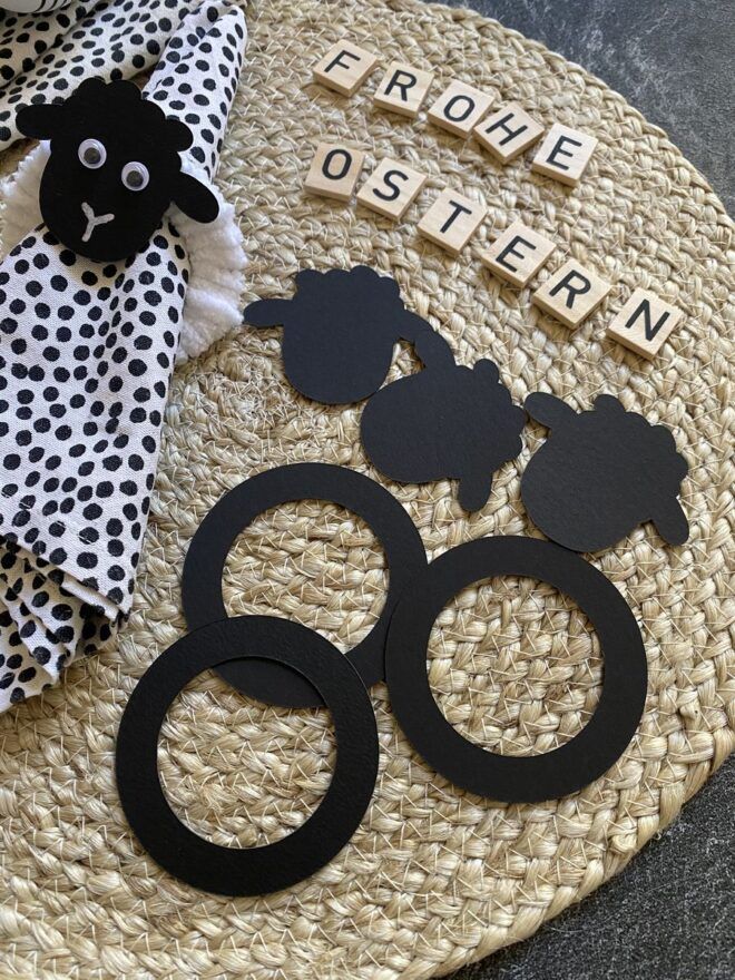 Anleitung für Schaf Serviettenringe mit Wollgarn und Tonkarton