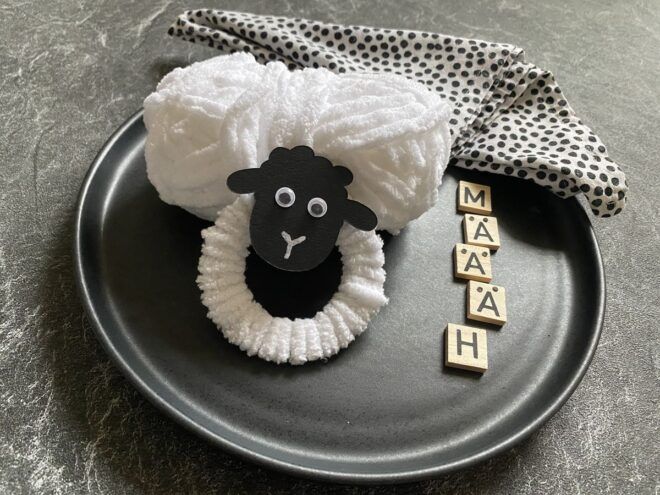 Serviettenringe Schafe aus Wolle selber machen