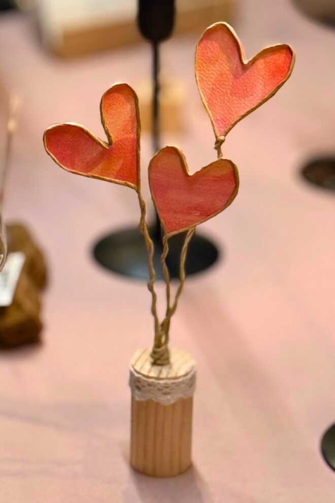 Romantisches Herzen DIY aus Papierdraht und Aquarellpapier