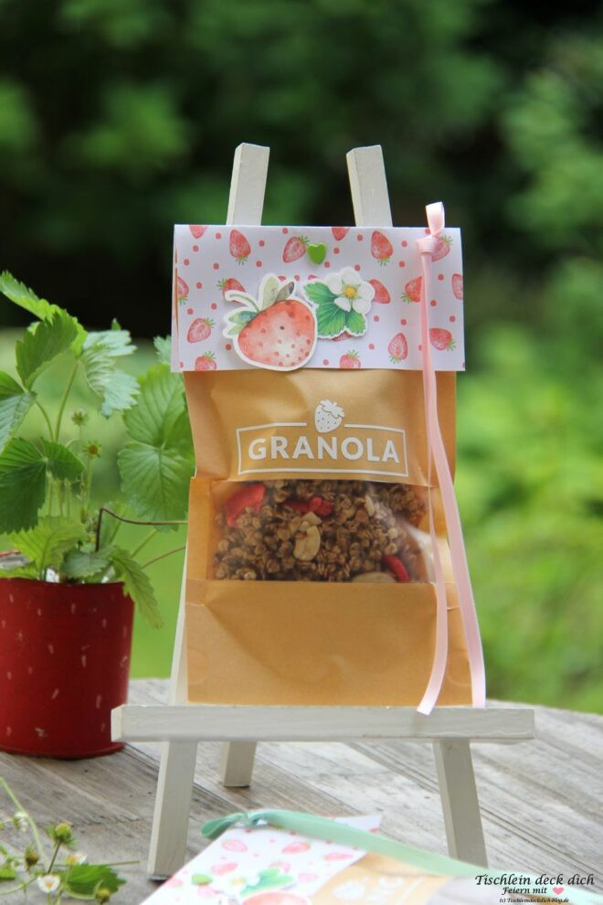 Erdbeergranola im Standbodenbeutel