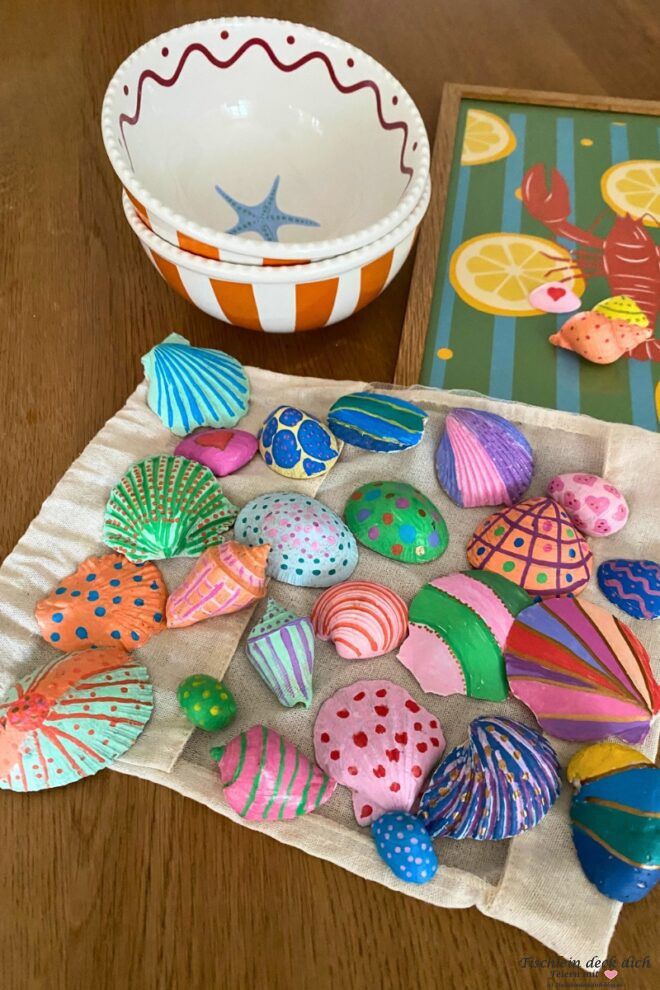 bunt bemalte Muscheln, ein Sommer DIY