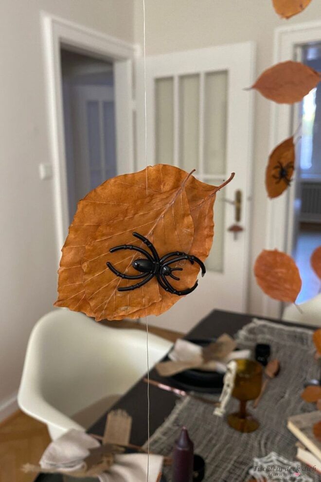 Halloween Herbstgirlande aus Laub