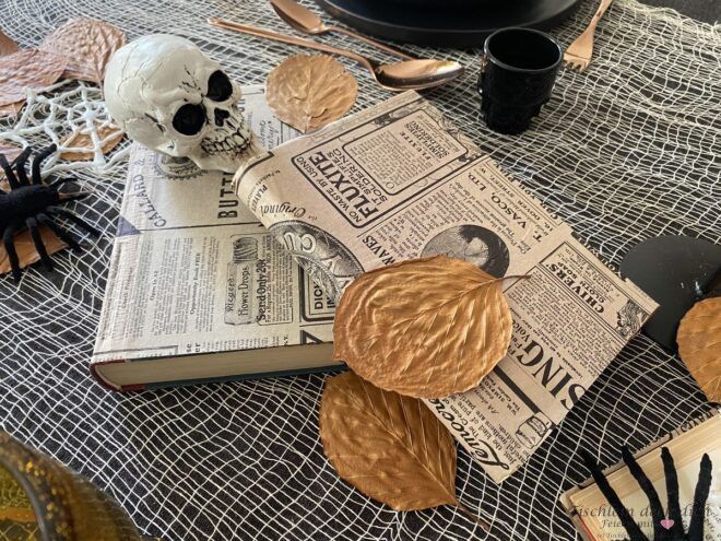 alte Bücher für die Halloween Tischdeko